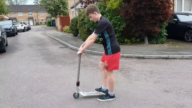 TOP 3 BEGINNER/ADVANCED SCOOTER TRICKS! смотреть онлайн