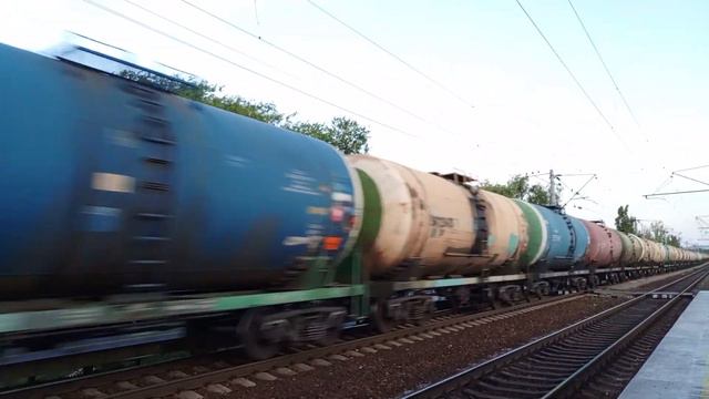 3ЭС5К-222 "Ермак" с наливным на Ельшанку, проследует о.п. "Акварель" смотреть онлайн