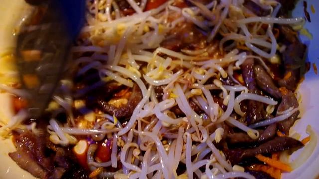 Рисовая лапша по-китайски / Rice noodles in Chinese смотреть онлайн