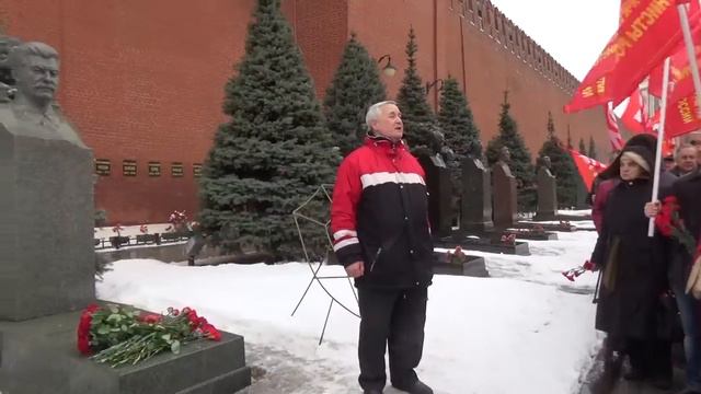 Цветы Главнокомандующему Великой Победы Иосифу Сталину. смотреть онлайн