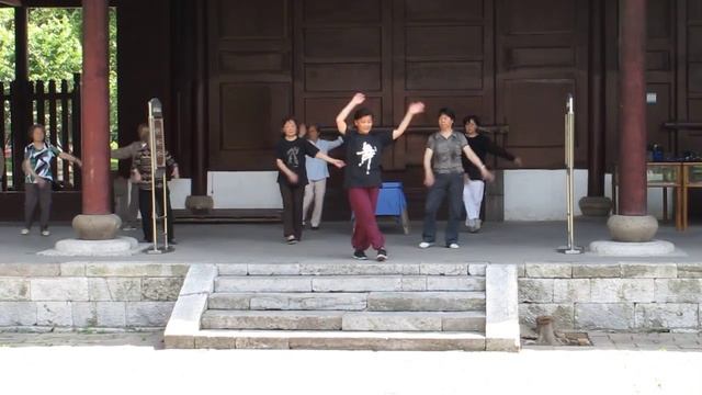 На входе в комплекс храма Конфуция, Сучжоу смотреть онлайн