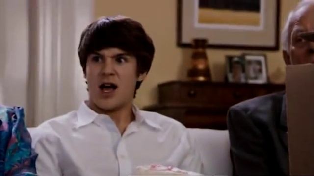 ПоцелуйчИК / Love At First Hiccup (2009)