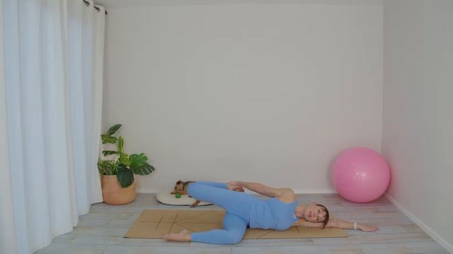 Pilates Stretch Routine for Everyday Mobility and Flexibility | 20 Minutes смотреть онлайн