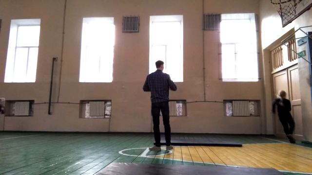 Дети делают маховое, aerial silks. Много раз подряд! Тренировочный процесс "от" и "до". смотреть онлайн