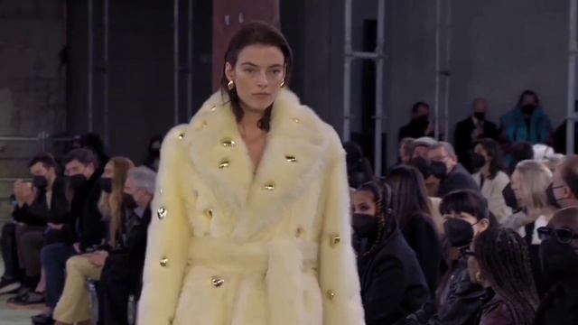 Beauise Ferwerda for Bottega Veneta FW 2022 2023 Milan Fashion Week february 26 2022 смотреть онлайн