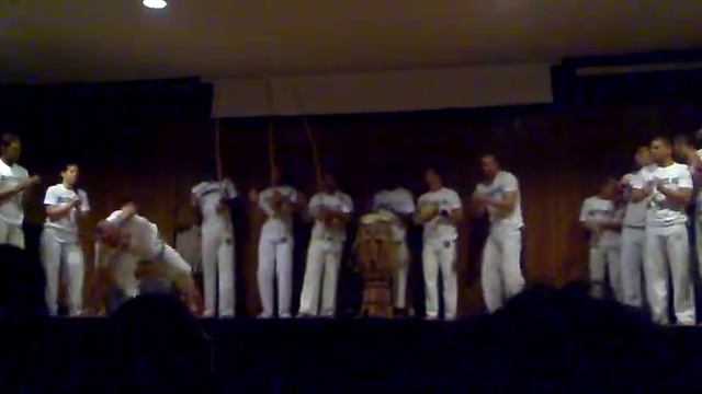 CASA DO BRASIL EXHIBICION DE CAPOEIRA 3 смотреть онлайн