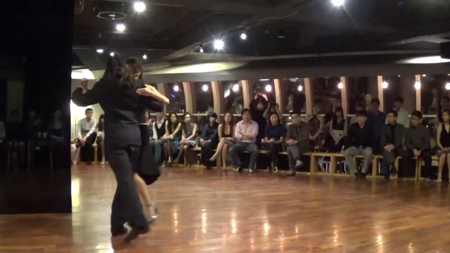 (2014.12.26) Samantha & Agustin Improvised Tango 'de Floreo' Pugliese