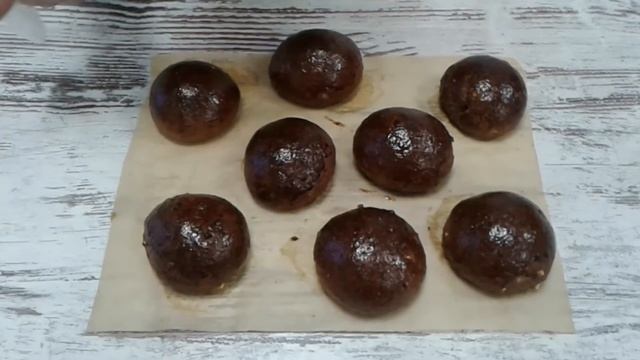 Печем десертные дрожжевые апельсиново-шоколадные булочки в духовке и украшаем королевской глазурью смотреть онлайн