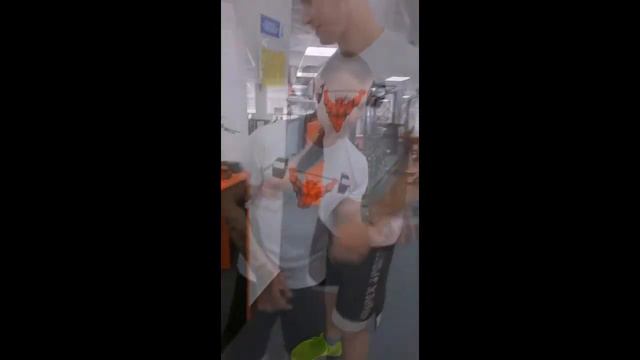 Василенко Сергей из Бобруйска легко закрывает тройку без установки с двух рук смотреть онлайн