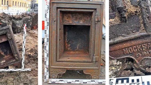 В центре Москвы найден старинный сейф со следами взлома смотреть онлайн