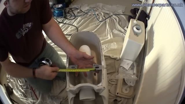 HOW TO REMOVE AND INSTALL A TOILET - PLUMBING TIPS смотреть онлайн