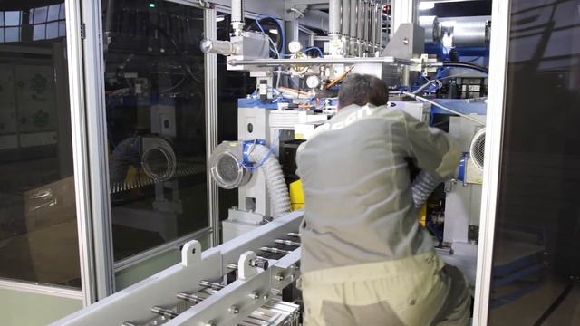 Смена пресс-формы на автомате выдува ПЭТ тары А-12000-7 смотреть онлайн