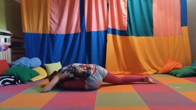 Простые техники счастья от Аники. Медитация в растяжке. смотреть онлайн