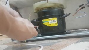 Холодильник Веко.Подключить проводку к мотор компрессору