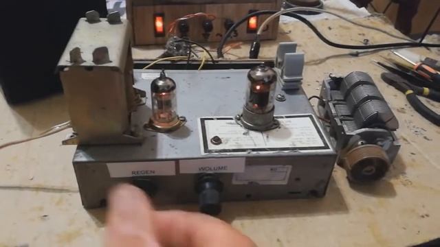КВ диапазон Регенеративный радиоприемник на лампах 6ж1п 6ф1п смотреть онлайн