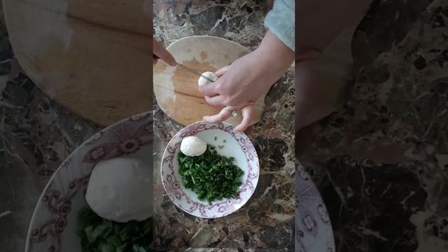 ЗАВТРАК ВМЕСТЕ | ГОТОВИМ САЛАТ С ЗЕЛЕНЫМ ЛУКОМ | ВКУСНО-УТРО смотреть онлайн