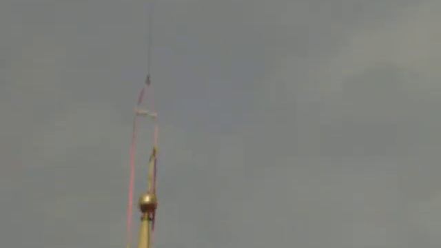 Монтаж шпиля колокольни в Туле смотреть онлайн