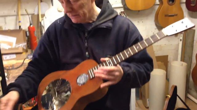 Baritone Resonator Ukulele steel / classical strings (Kevin Parsons) смотреть онлайн