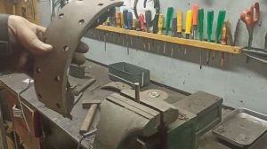 Клепание задних колодок на Газель.