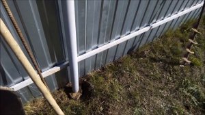 Расшатало столбы забора. Что делать?!