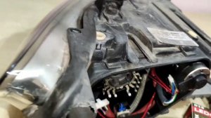 Замена ксеноновых лампочек на Audi Q7 4L.  Снятие фар Audi Q7 4L. Результат поразил. Светит супер.