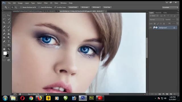 Photoshop Tutorial : Changing Eye Color Easy & Fast смотреть онлайн