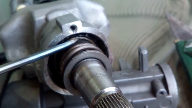 Устранил люфт вала регулируемой рулевой колонки. Ланос. смотреть онлайн