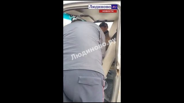 "А может дать прокурора телефон?", - предлагал видимо перебравший с градусом подполковник смотреть онлайн