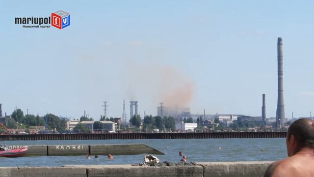 «Как они тут живут?»: Гости Мариуполя оценили химический подарок на День флага Украины смотреть онлайн