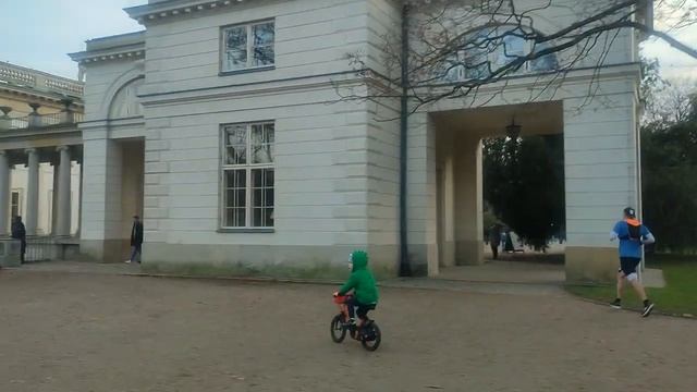 КОРОЛЕВСКИЕ ЛАЗЕНКИ - музеи, парк и огромные очереди/ PL SUB смотреть онлайн