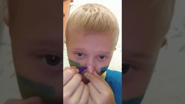 разрисовал всё лицо (ели отмыл) смотреть онлайн