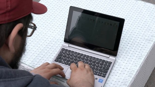Medion Akoya E1240T: Ist das Aldi-Notebook ein Preisbrecher? смотреть онлайн