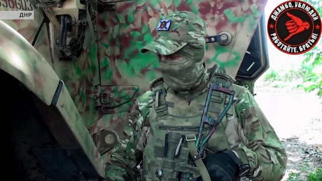 Российские военные захватили подорвавшийся на мине американский бронеавтомобиль Oshkosh M-ATV.