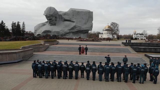 Церемония почтения памяти защитников Брестской крепости смотреть онлайн