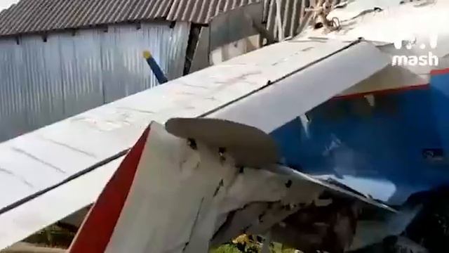 В Чечне самолёт АН 2 упал на жилой дом.Трое пострадавших.Пилот Виситаев Нурадин из Каспийска. смотреть онлайн