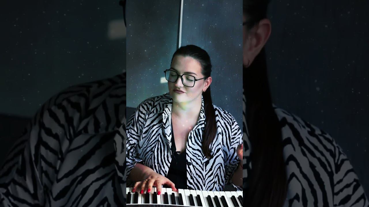 А у вас такое случалось на распевке? #распевка #студиявокаласпб #вокал #урокивокала #cover #юмор смотреть онлайн