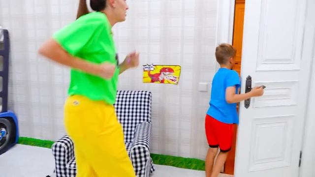 Vlad and Niki play Hide and Seek with Chris смотреть онлайн