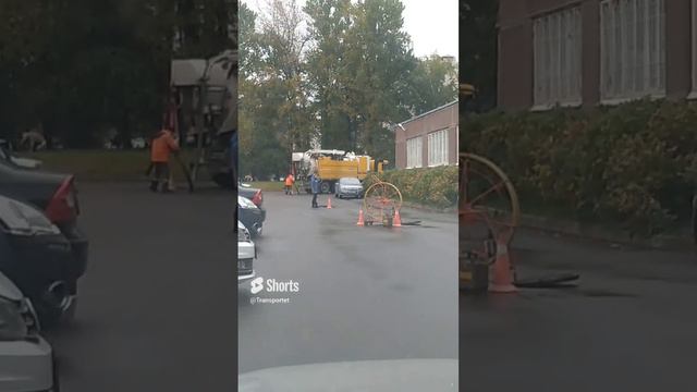 Проверка люков около школы #Shorts #люки #кабель смотреть онлайн