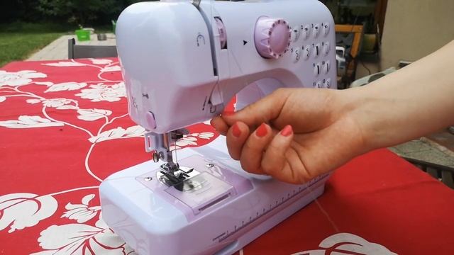 Łucznik mini - maszyna do szycia dla dzieci. Jak nawlec nić górną? смотреть онлайн