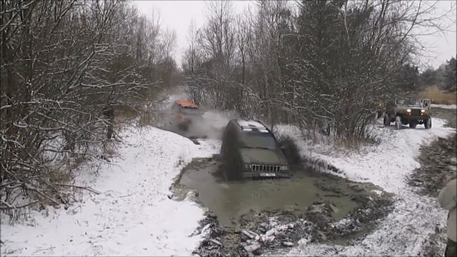 OFFROAD PARTY - winter - Jeep VS Ford Explorer and deep mud hole - extrem slukmun@gmail.com-) смотреть онлайн
