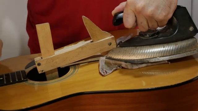 Уроки по ремонту гитар - Удаление грыжи верхней деки акустической гитары