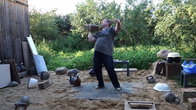 ВЗЯТИЕ В СТОЙКУ И ЖИМ ДВУХ ПРЯМОУГОЛЬНЫХ ГИРЬ 2х25 КГ ОДНОЙ РУКОЙ смотреть онлайн