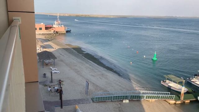 Катера возвращаются с морской рыбалки в Индийском океане смотреть онлайн