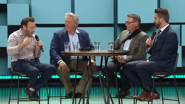 How to Leverage Being an Introvert | Simon Sinek смотреть онлайн