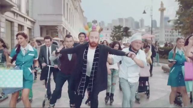 Ксения Комкова. Официантка на роликах. Реклама мобильного Оператора Tele 2 для России смотреть онлайн