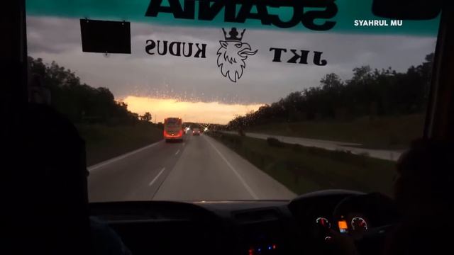 JAVA'S KING MEMANG SUOSSS ? Scania Sudah Mentok Masih Bisa Di-Overtake Hino RN смотреть онлайн