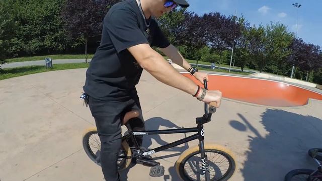 HOW-TO ONE EIGHTY/HOW TO 180 ON BMX/КАК СДЕЛАТЬ 180 НА БМХ смотреть онлайн