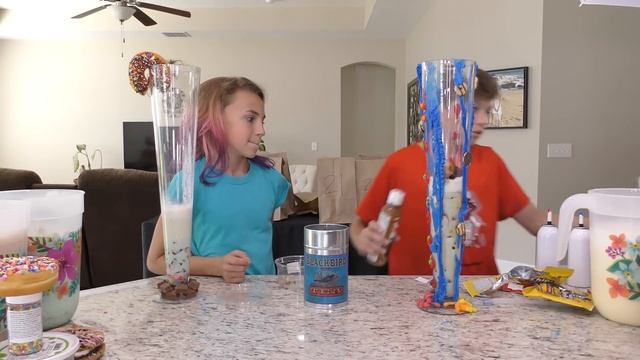 GIANT MILKSHAKE CHALLENGE | We Are The Davises смотреть онлайн