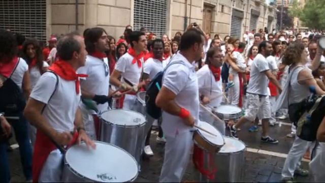 Batucada SAN FERMIN 2014 • Batukale Samba • (Bilbao) Batukada смотреть онлайн