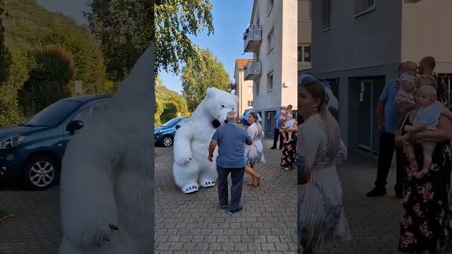 Большой Друг пришел поздравить с Днем Рождения смотреть онлайн